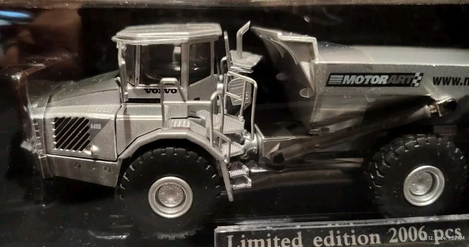 NEW MOTRART LIMITED EDITION 1:43 VOLVO A40D SILVER ARTICULATED DUMP TRUCK  - Image 3 of 4