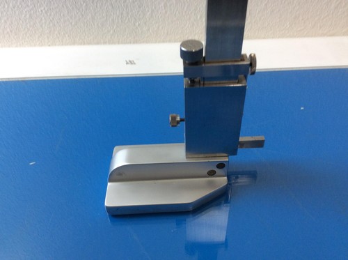 MITUTOYO VERNIER STYLE HEIGHT GAGE 24” / 60MM NO. 520-156 - Picture 5 of 6