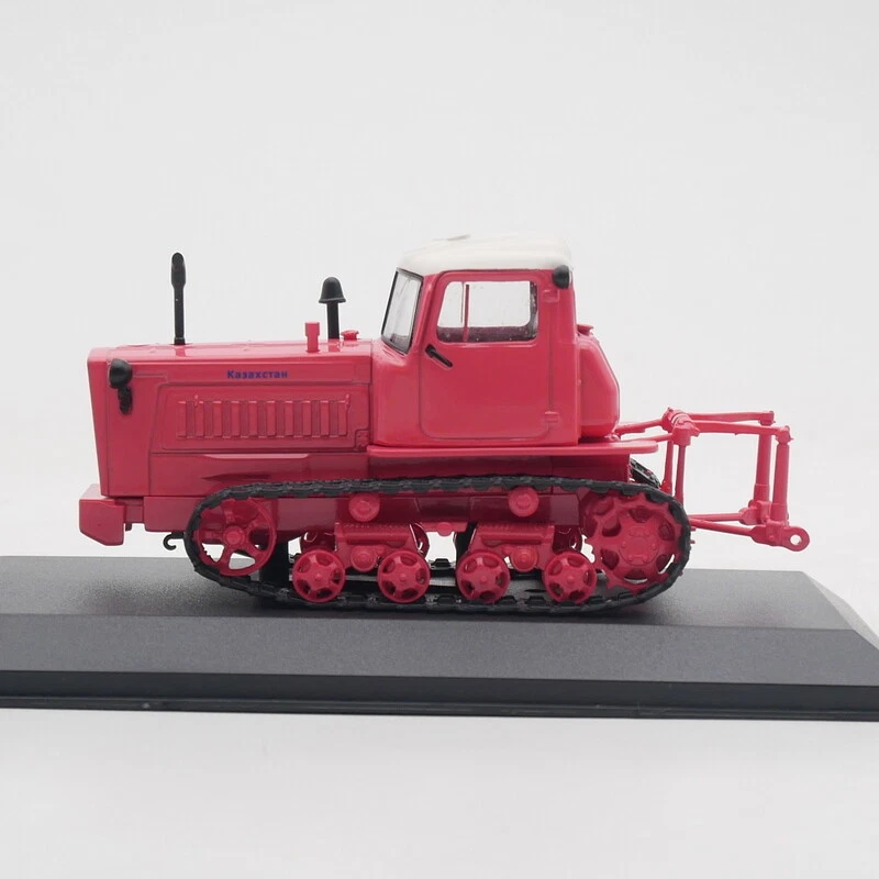 1:43 IXO DT-75 Казахстан Crawler Tractor Farm Vehicle Machines Diecast Model - Image 4 of 4