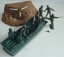 Marx Battleground LCVP Pillbox soldier 1960s Playset