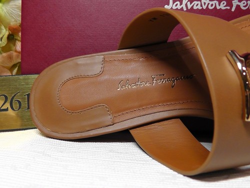 Sandalia tanga de cuero Salvatore Ferragamo ENFOLA SELLA marrón becerro talla 7C **ITALIA - Imagen 5 de 12