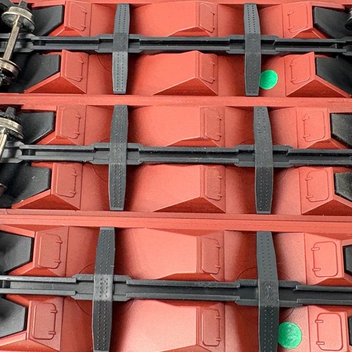 HO Con-Cor 12 Panel 100 Ton Coal Hopper Santa Fe "Q" w/Loads Metal Wheels x3 - Picture 11 of 14