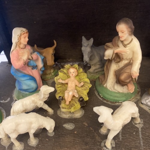 Vtg. Nativity Set Manger With Figurines Unbranded 13 X 9 X 7” - Picture 4 of 12