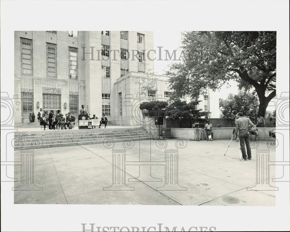 1984 Press Photo Voter Registration Rally with Low Turnout at Houston City Hall