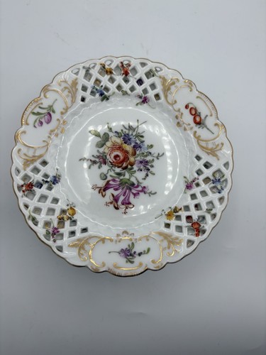 Set di 8 antichi piatti pane/deserto Meissen 6” floreali reticolati - Foto 2 di 13