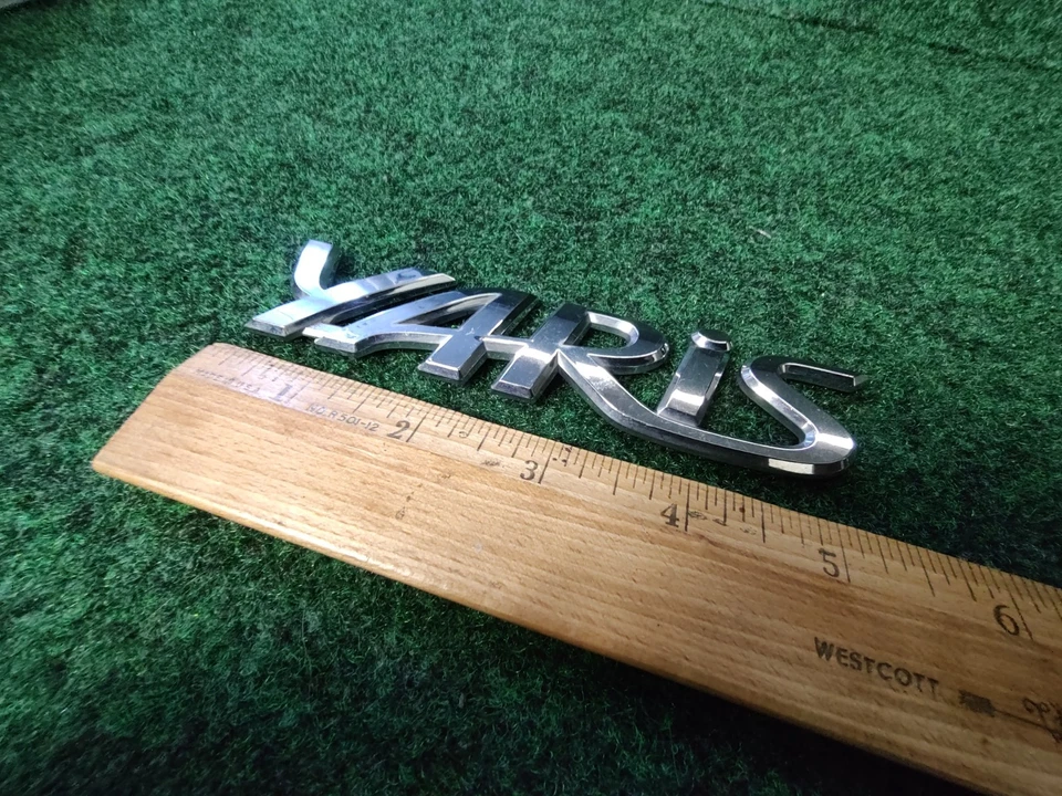 Toyota Yaris 2006-2011 emblema trasero logotipo insignia símbolo letras cromadas OEM 5S6 Foto 2 de 4