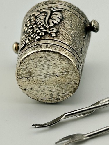 Vintage versilbert Traube Cocktail Plektren Set mit Eimer Halter MCM 31/2" Spieße - Bild 7 von 7