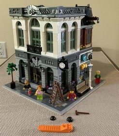 LEGO Creator Expert: Brick Bank (10251 incomplete w/manual, no box. 