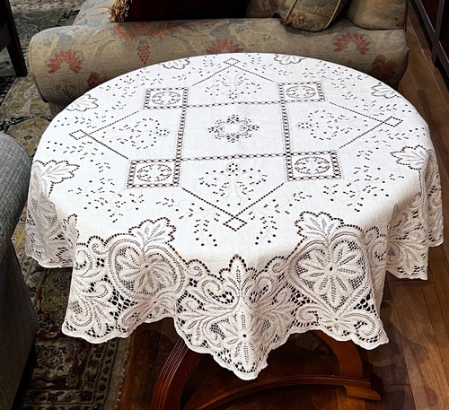 Pretty Midcentury Bright White ROUND Quaker Lace Table 48' in Diameter