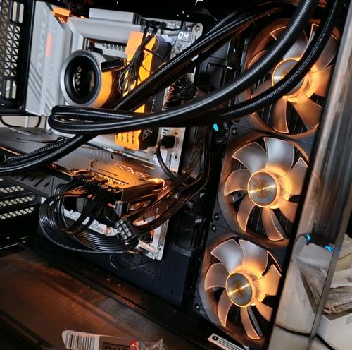 AMD RX 6950 XT - 360mm AIO - Sapphire TOXIC 360mm AIO LE Edition - FLAGSHIP - Picture 5 of 5