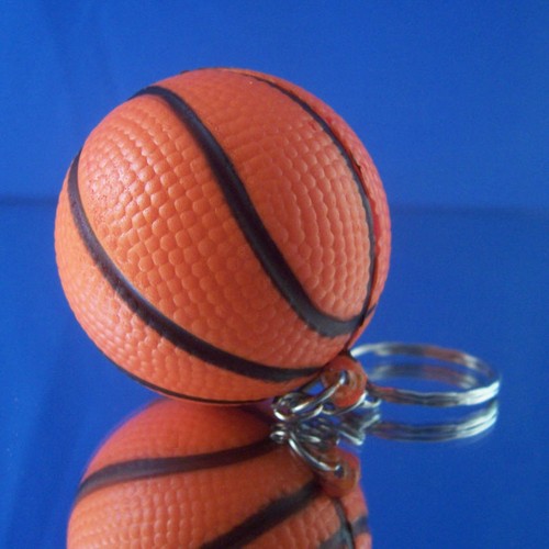 NEW SPORTS BALL KEYCHAINS FOOTBALL BASEBALL BASKETBALL SOCCER YOU PICK ONE - Picture 4 of 7