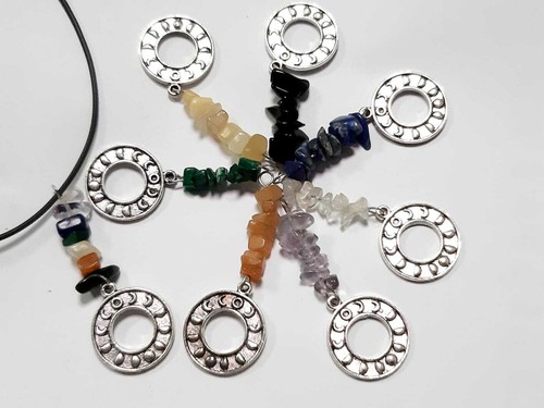 Ciondolo FASI LUNARI chips chakra Cristalloterapia Meditazione Yoga Reiki Wicca - Picture 1 of 10
