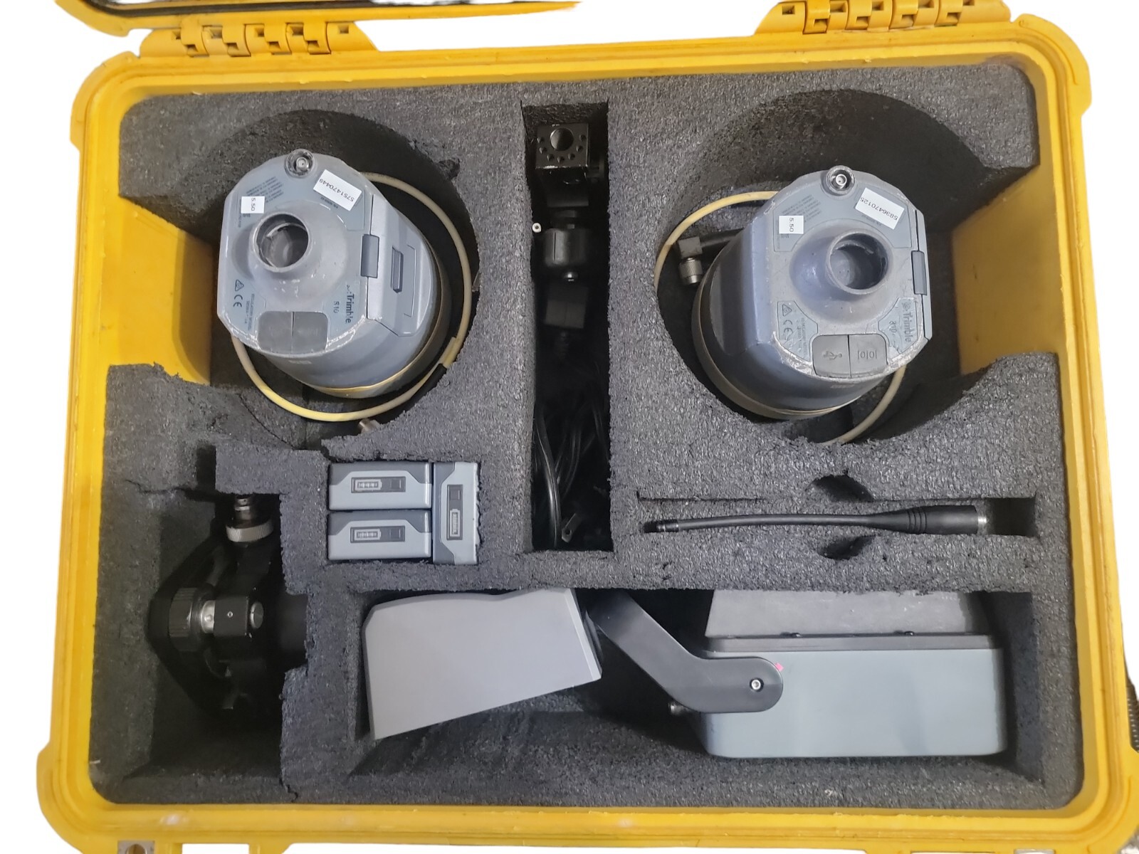 Trimble R10 Model 1 Receiver GPS GNSS Kit with UHF 403473 MHz Radio