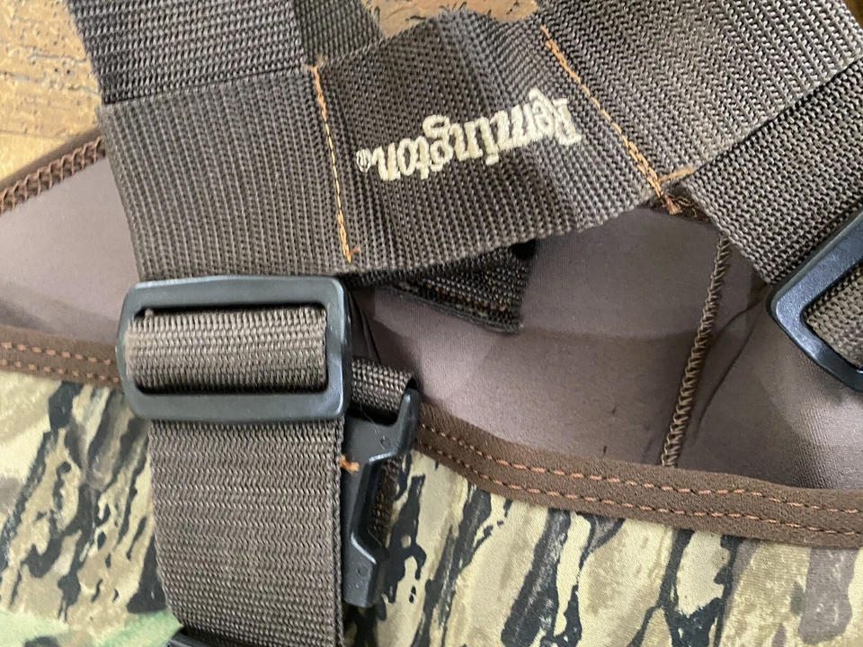 Men's Remington Realtree Camo Hunting Bib Overalls  size XL with built in feet - Image 3 of 4