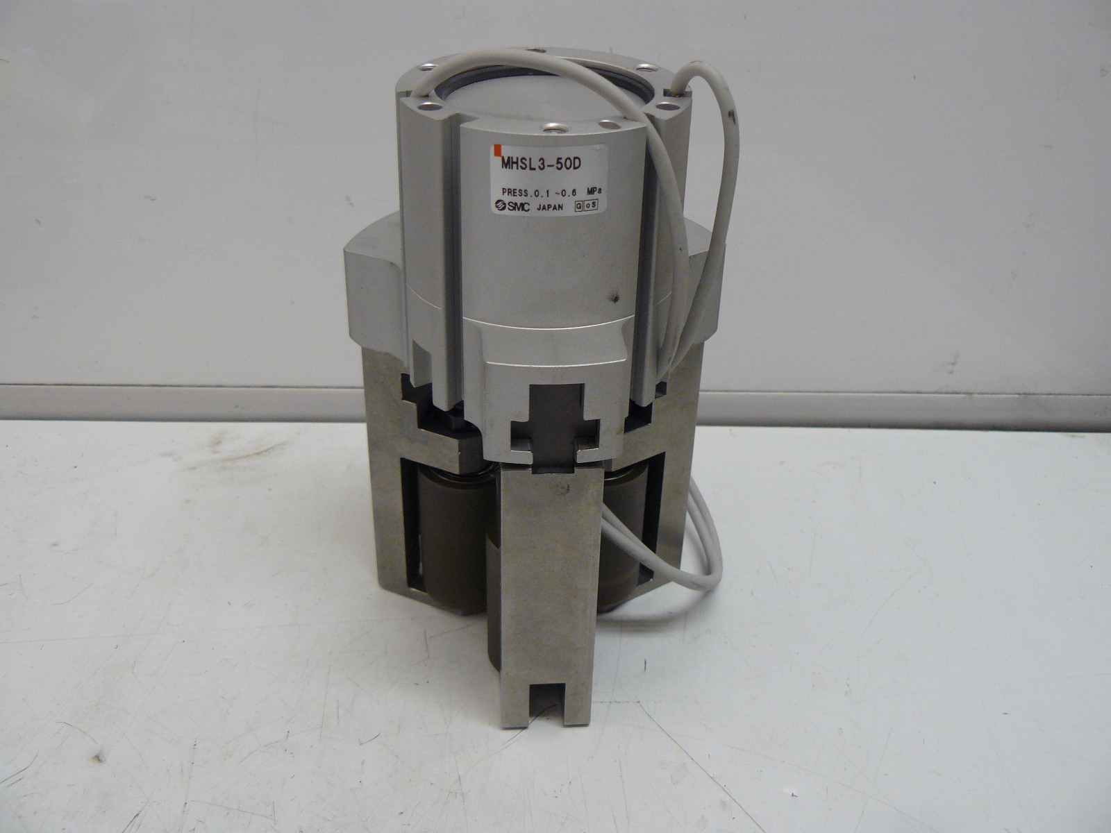 SMC MHSL3-50D 3 FINGER PNEUMATIC GRIPPER DOUBLE ACTING 50MM BORE