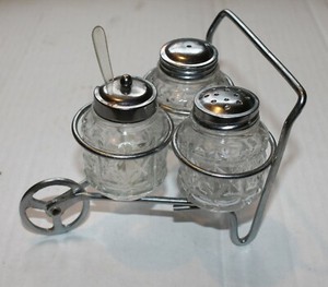 Glass Salt /& Pepper Shakers with Glass Stand SHAKERS