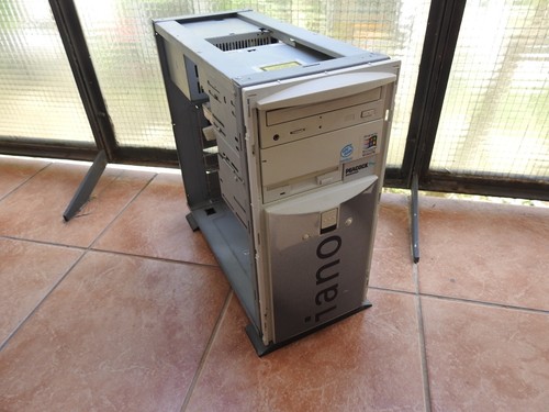 Peacock Diano Retro Computergehäuse mit Netzteil und HDD + CD-ROM Laufwerk - Bild 2 von 10