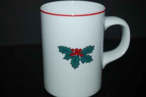 Tazza Dansk International Designs JUL TIDINGS Portogallo NATALE AGRIFOGLIO fascia rossa - Foto 1 di 4