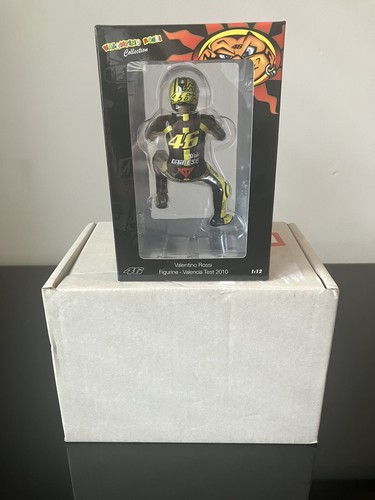 Minichamps Valentino Rossi Ducati 2010 Valencia Test Bike + Figure - Picture 9 of 13