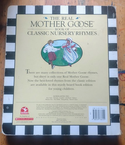 Scholastic The Real Mother Goose Book of Classic Nursery Rhymes Board Book 2005 - Imagen 2 de 2