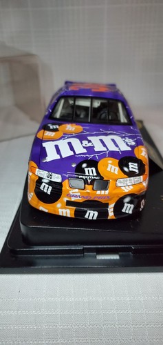 Revell - Ken Schrader #36 M&M's Halloween 1/24 Scale - Picture 3 of 8