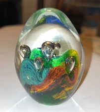 EGG SHAPED ART GLASS PAPERWEIGHT, CONTROLLED BUBBLE COLORFUL SEA BOTTOM DESIGN