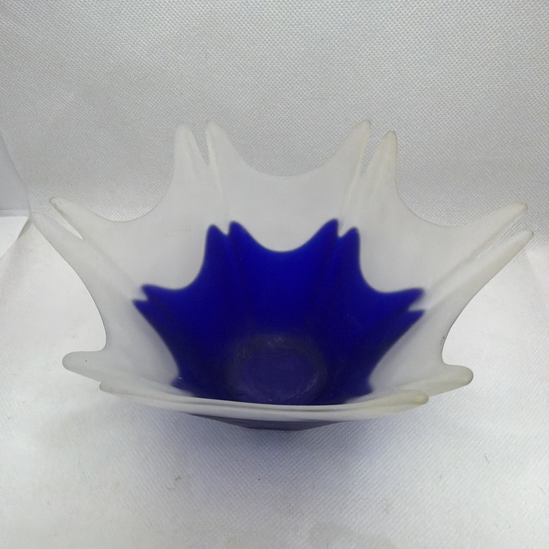 DECORATIVE BLUE & WHITE FROSTED GLASS BOWL - USE FOR POTPOURRI, TEALIGHTS, CANDY