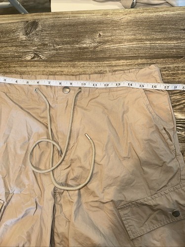 Universal Threads Women's Parachute Cargo Pants Tan Size Medium. NWOT. P - Picture 4 of 10