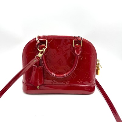Pre-Owned Louis Vuitton Alma bag in red Monogram Vernis patent