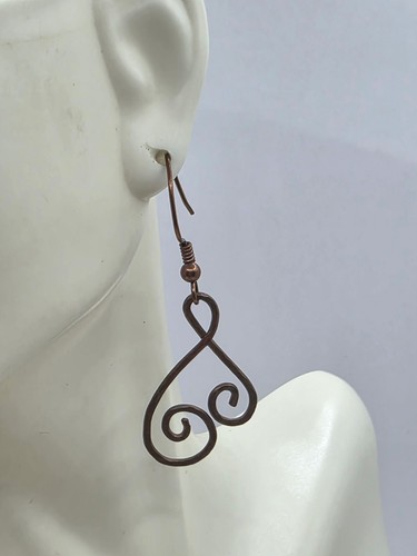 Pendientes de gancho perforados artesanales color cobre remolino 1 1/2" - Imagen 1 de 3