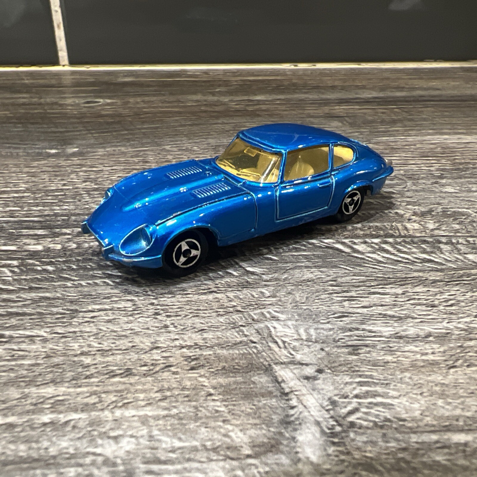 （1941）　MAJORETTE　No.207　フランス製　ジャガー　タイプ　E 1941） MAJORETTE No.207 フランス製 ジャガー タイプ E - メルカリ
