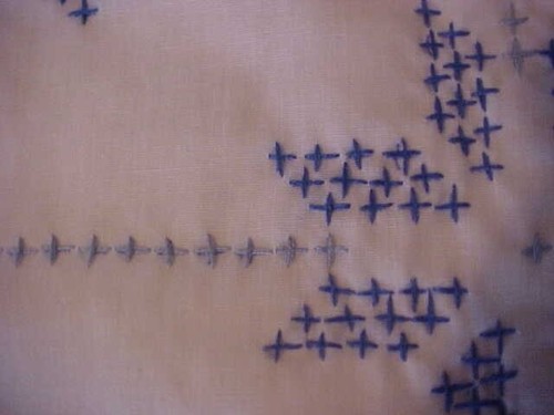 QUILTBLÖCKE (12) mit KREUZSTICH BLAUE BLUMEN - Bild 2 von 3