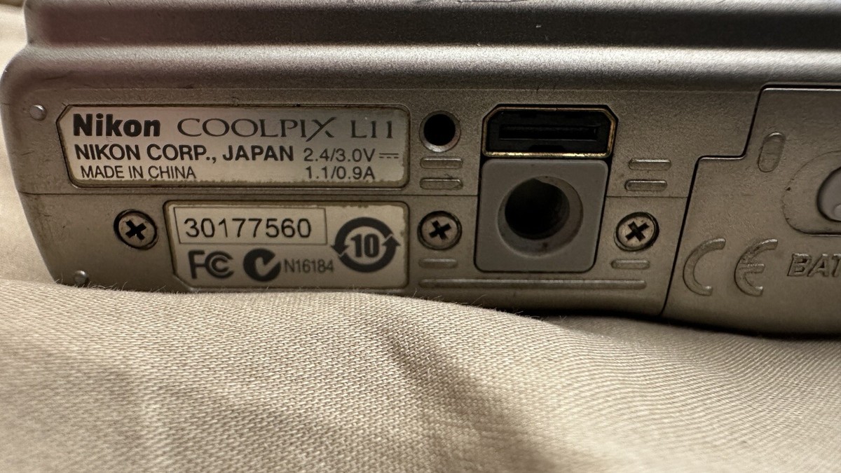 Nikon Coolpix Camera LII Silver 6.0 MP ISO 800 2.4 Inch LCD