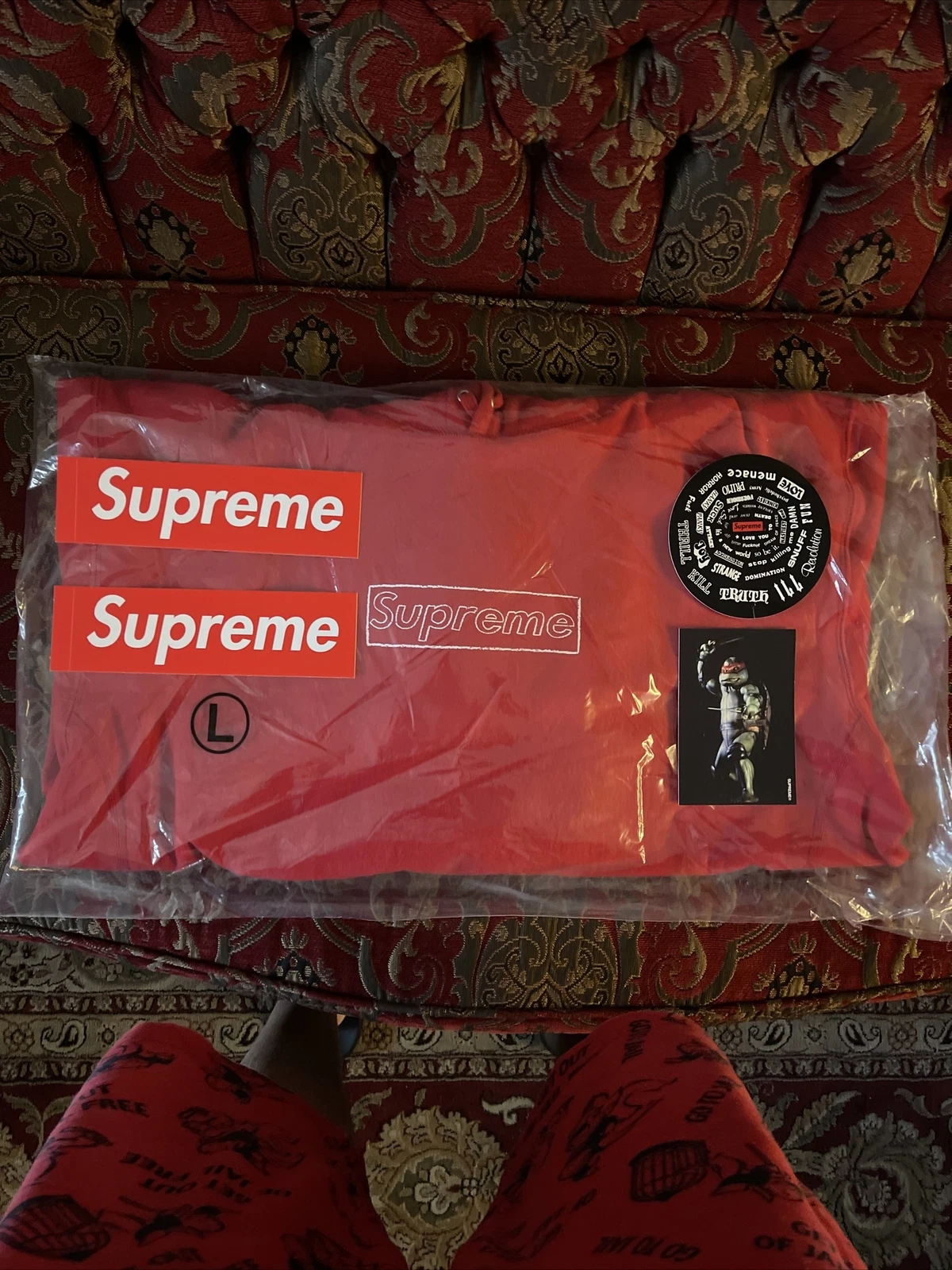 SUPREME KAWS Chalk Box Logo Rouge EN MAIN Grand Sweat à Capuche + AUTOCOLLANTS