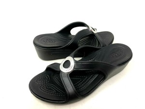 crocs sanrah beveled circle sandal