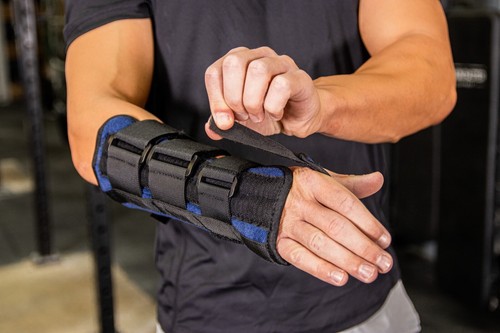 PRO 11 WELLBEING Wrist and thumb brace splint stabiliser with soft comfy straps - Picture 5 of 6