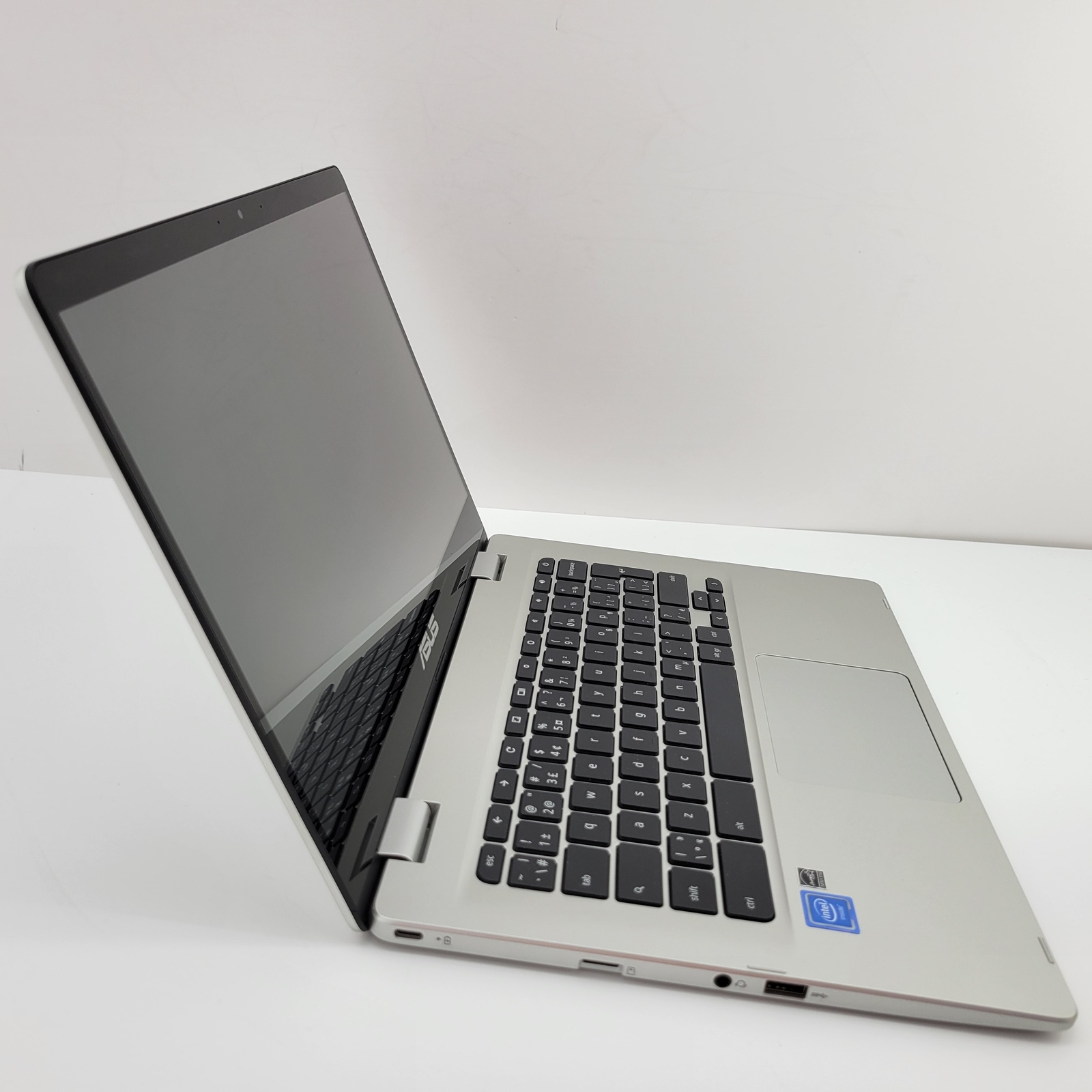 ASUS C423NA-RH91T-CB 14" Chromebook - Picture 3 of 15