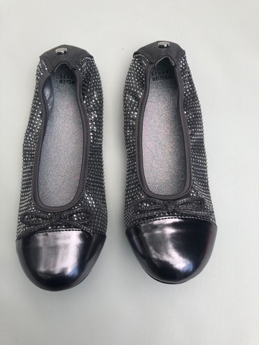 Stuart Weizmann Size 4 Girl Studded Flats - Picture 2 of 6