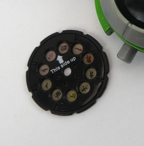 Ben 10 Omnitrix Illuminator Projector Watch Bandai 2008 + 1 Disc & New Batteries - Picture 3 of 10