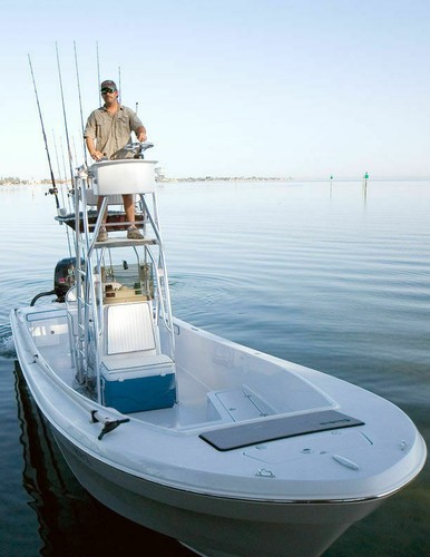 Garmin Heavy-Duty Transom Mount Bracket With Spray Shield - Picture 8 of 8