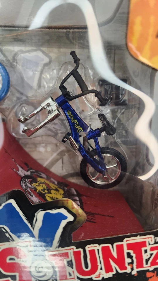 X STUNTZ Juego de Dirt Bike Die Cast Finger Bike Board UNI Fortune De Colección NUEVO (Leer) Foto 4 de 4