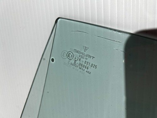 1984-1989 PORSCHE 911 REAR DRIVERS QUARTER WINDOW - Picture 2 of 6