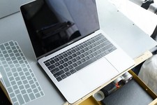 Apple MacBook Pro 13" (256GB SSD, Intel Core i5 7th Gen., 2.30 GHz, 8GB RAM)...