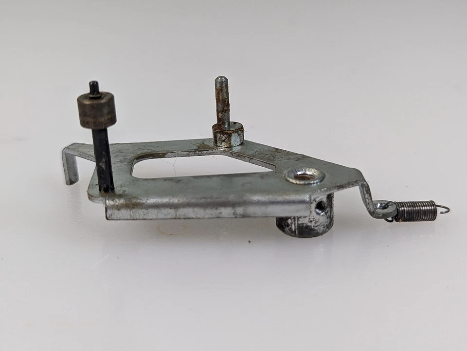 Piezas de tocadiscos vintage Perpetuum-Ebner PE 2020: soportes, varilla, palanca, selectores más Foto 4 de 4