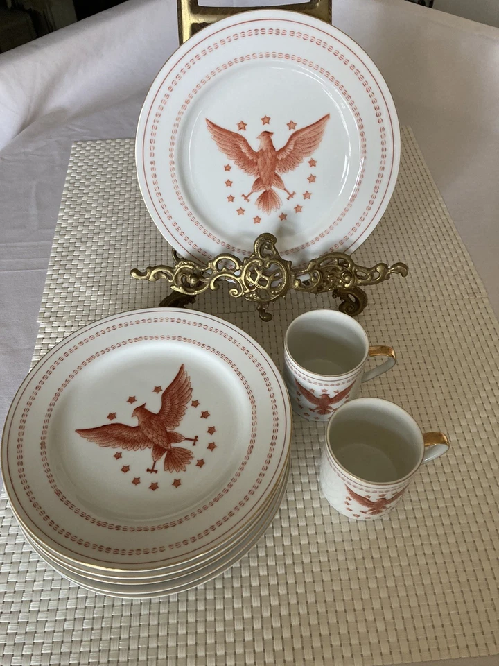 Ethan Allen American Traditional Interiors American Red Eagle trece estrellas 19 Foto 3 de 4