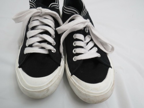 ZAPATILLAS DE TELA AMERICAN EAGLE BLANCAS Y NEGRAS CON PUNTA DE GOMA TALLA 8 - Imagen 3 de 4