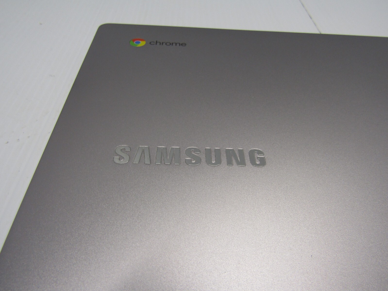 Samsung Chromebook 15.6" - Platinum - Picture 2 of 7