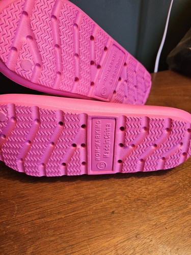 Hello Kitty Pink Beach Slides Slipper Sandals Rainbow Cloud Women’s 7/8 NEW! - Picture 4 of 5