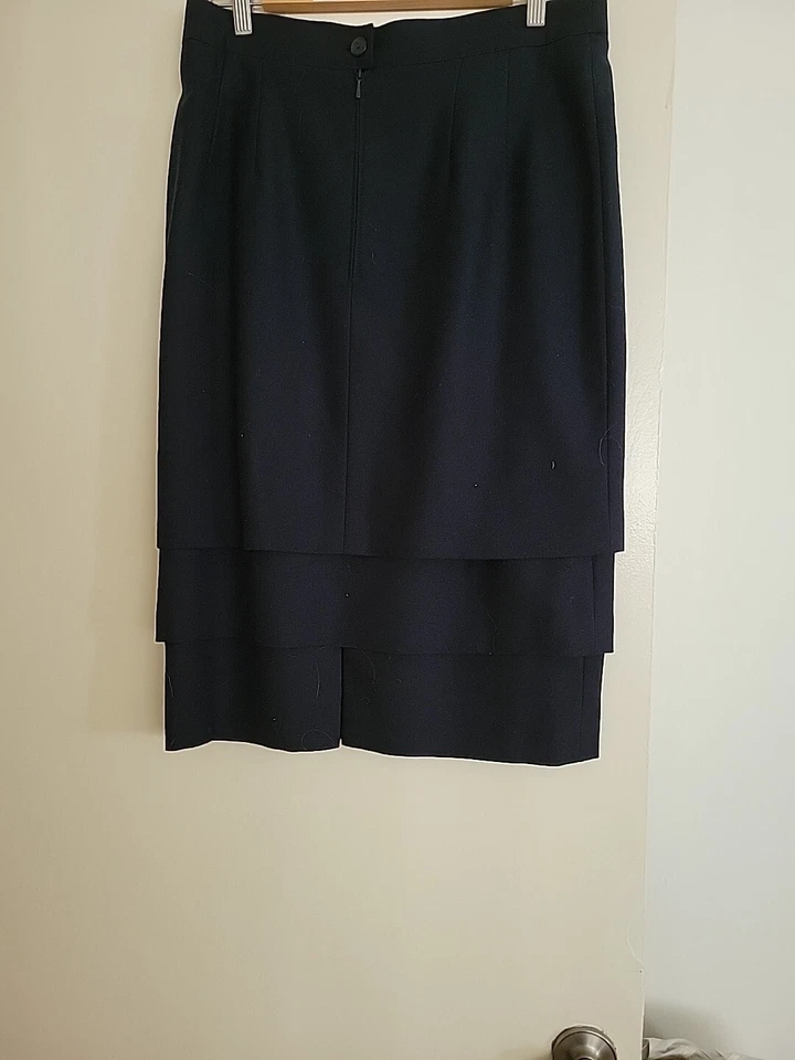 FALDA RECTA LOUIS FERAUD AZUL MARINO GRANDE HECHA EN ALEMANIA escalonadas Foto 3 de 4