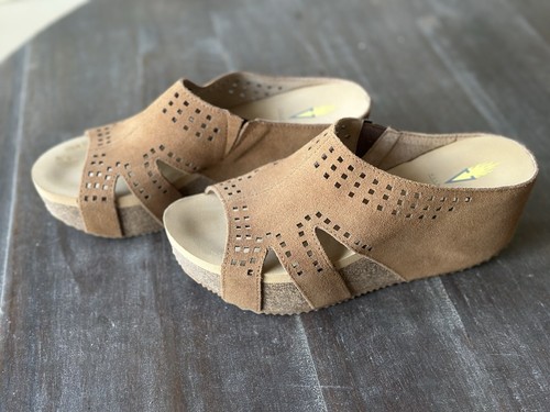 NEW Volatile Wedge Cut Out Sandal Slide Tan Size 7 - Springs - Bild 3 von 8